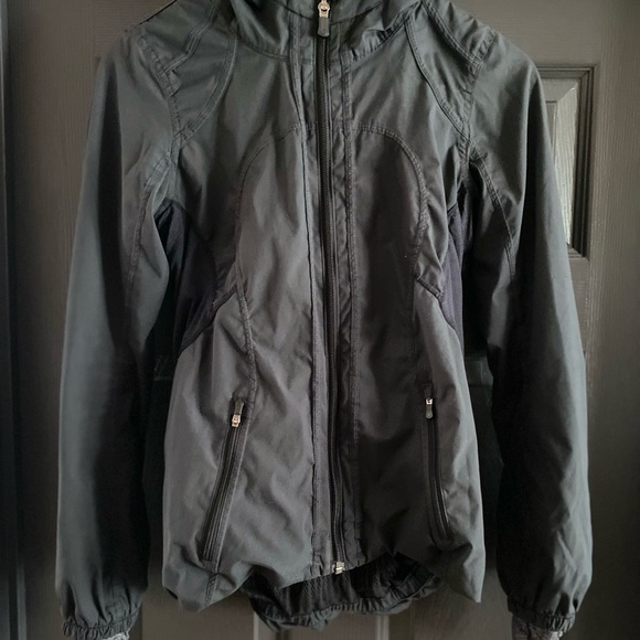 Black lululemon jacket, size 4 - Picture 4 of 4